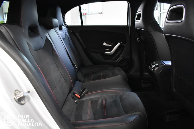 MERCEDES-BENZ A 200 d Automatic Premium